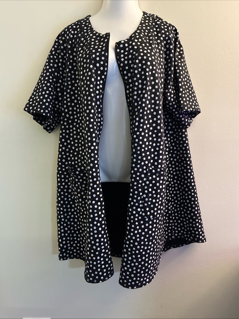 Dreams & Co. Plus 24W Black & White Polka Dot Short Sleeve Beach Cover Up Zip up - Picture 5 of 16